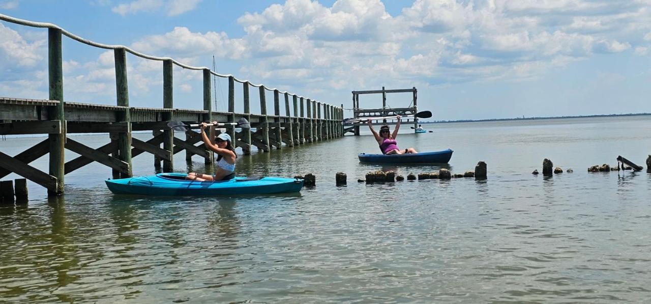 Nasa Waterfront Dolphin Suite Тайтъсвил Екстериор снимка